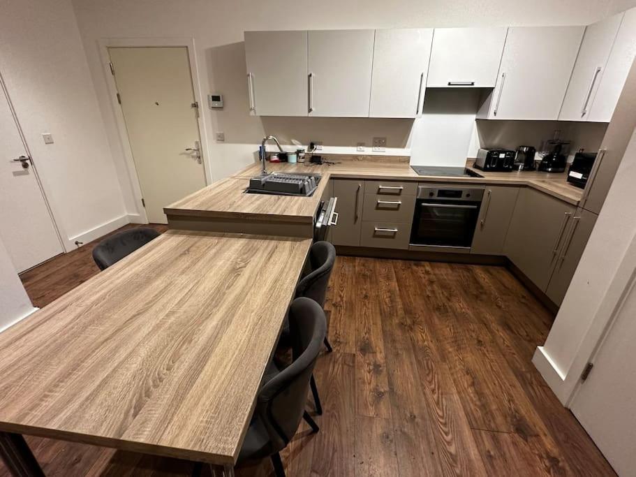Luxury 2 Bedrooms Apartment 바킹 외부 사진